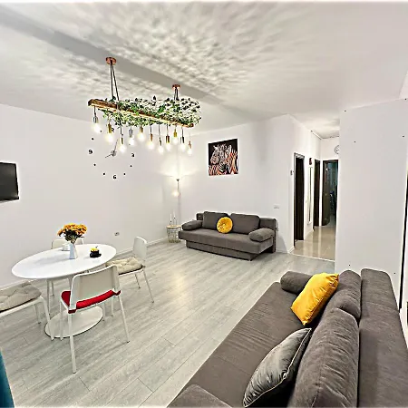 Hezo Sunshine Studio And Navodari