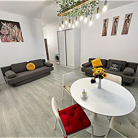 Hezo Sunshine Studio And Navodari